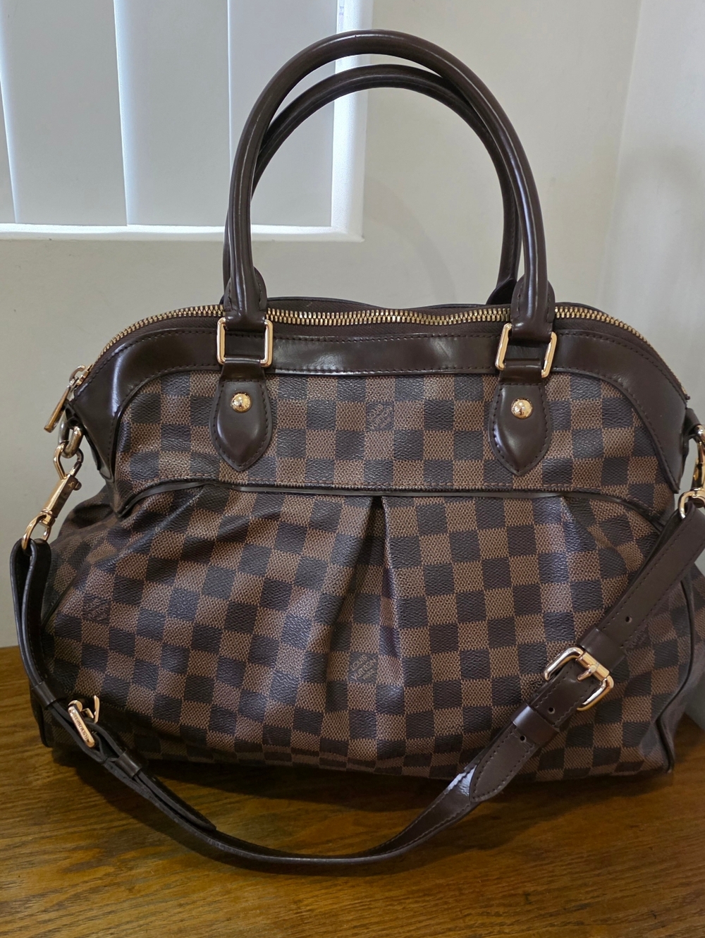 Authentic Louis Vuitton Trevi PM in Damier Ebene . - Picture 4 of 16